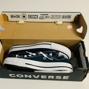 New in box Converse Canvas Fashion Sneakers Navy Blue Size 5.